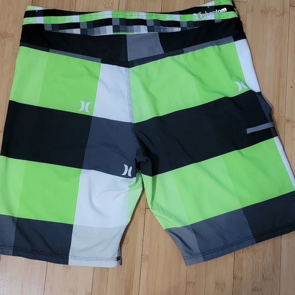 Shorts - Picture 3 of 6